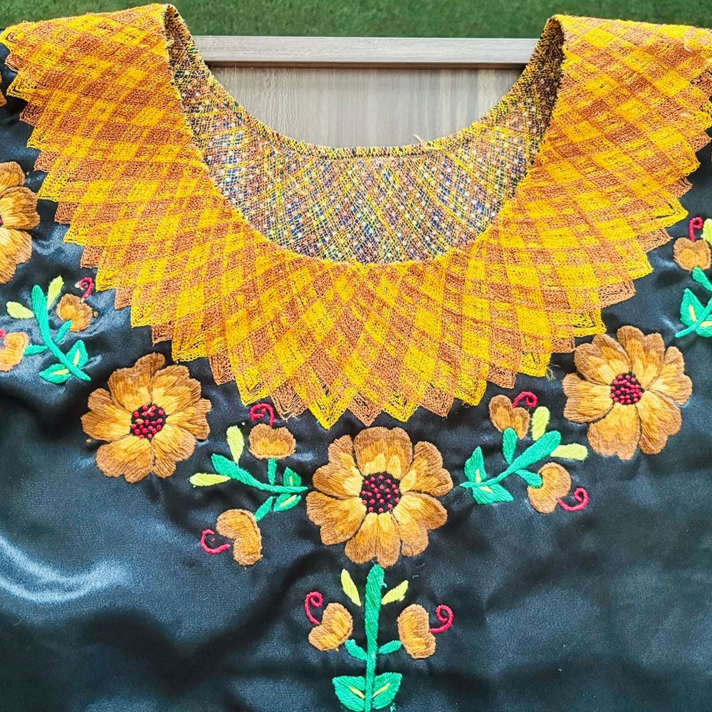 Vintage Sz L Handmade Floral Embroidered Black Satin Blouse - Picture 2 of 7